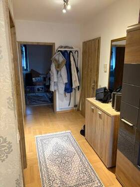 Eingangsbereich mit Wohnungstür - 