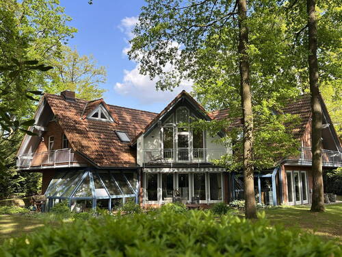 Gartenansicht 1 - Exklusives Architektenhaus im Grünen mit ca. 390 qm Wohnfläche