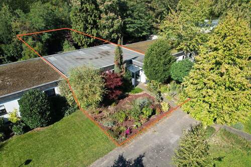 1.JPG - Bungalow, voll unterkellert, in Köln-Neubrück in einer ruhigen Wohnlage mit einem großartigen Grundstück.