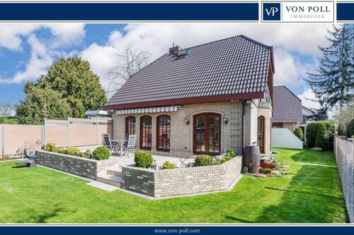 Stilvolles Einfamilienhaus mit sonnigen Aussichten auf idyllisch und liebevoll angelegtem Grundstück im Süden von Berlin - Stilvolles Einfamilienhaus mit sonnigen Aussichten auf idyllischem Grundstück im Süden Berlin