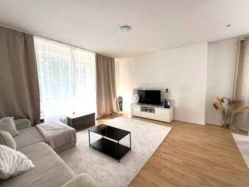 Wohnzimmer - 2 Zimmer Etagenwohnung zum Kaufen in Düsseldorf