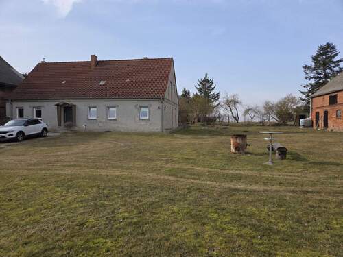 Grundstück mit Haus - 5 Zimmer Einfamilienhaus in Spantekow