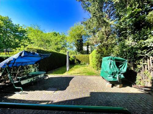 Garten hinter dem Haus - Mehrfamilienhaus, Wohnhaus in Erfurt