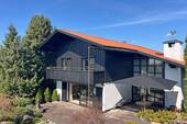 Hausansicht mit Terrasse von Süd-West
- 