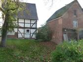 Seitenansicht mit Backhaus - Einfamilienhaus mit 191,00 m² in Pegestorf zum Kaufen