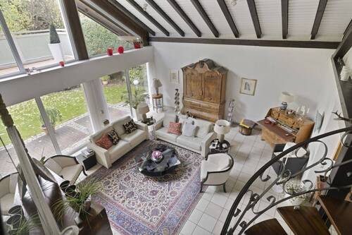 Blick von der Galrie in den Wohnbereich - 