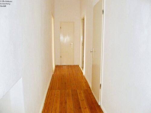 Blick in den Flur - 2 Zimmer Etagenwohnung in Berlin