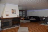 Kamin/ Wohnzimmer EG - Mehrfamilienhaus, Wohnhaus mit 366,00 m&sup2; in Münstertal/Schwarzwald zum Kaufen