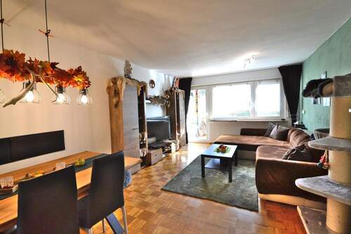 Wohnzimmer - Gemütliche 3-Zimmer-Erdgeschosswohnung mit Balkon - bezugsfrei ab 01.06.2026