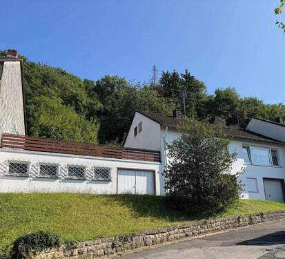 Front mit Lager und Dachterrasse.jpg - 8 Zimmer Mehrfamilienhaus, Wohnhaus in Konz