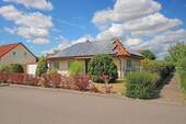 Hausansicht / Straßenseite - Einzugsbereites Einfamilienhaus im Bungalowstil in Rodleben