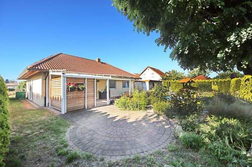 Hausansicht / Grundstücksseite - 