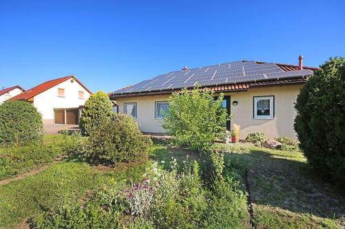 Hausansicht / Straßenseite - 3 Zimmer Einfamilienhaus zum Kaufen in Dessau-Roßlau