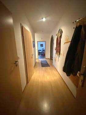 Flur vor Renovierung - 