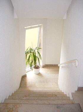 Treppenhaus - 2 Zimmer Etagenwohnung in Leipzig