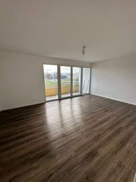 Wohnzimmer - 3 Zimmer Etagenwohnung zur Miete in Waldsassen
