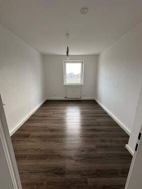 Kinderzimmer/ Büro - 