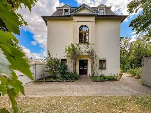 Eingangsbereich mit Gartenansicht - 