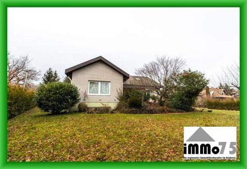 Aussenansicht - Freistehendes Einfamilienhaus nach Kernsanierung - Galerie, Wellnessbereich und Bauplatz im Garten