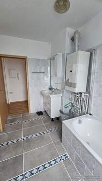 Bad - 3 Zimmer Etagenwohnung in Brand-Erbisdorf / Langenau