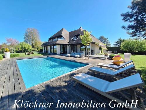 Rückansicht - Luxus trifft Privatsphäre - 1.350.000,00&nbsp;EUR Kaufpreis, ca.&nbsp; 360,00&nbsp;m&sup2;&nbsp;Wohnfl&auml;che