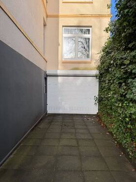 Garage mit elektr. Tor - 
