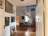 Flur mit Blick auf Treppe ins Dachgeschoss - 9 Zimmer Mehrfamilienhaus, Wohnhaus in Soltau