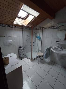 Tageslicht-Duschbad im Obergeschoss - 