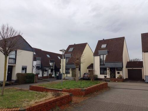 Gepflegte Wohnumfeld am Treptower Weg - 