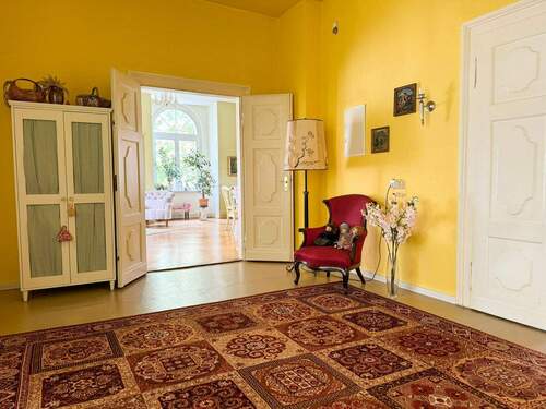 Großzügiger Eingangsbereich - 1 Zimmer Einfamilienhaus in Wurzen