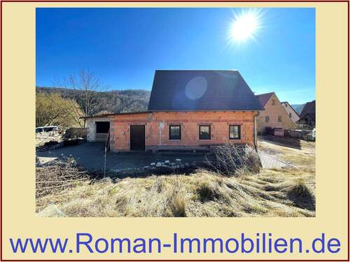 Haus - Seitenansicht - Freistehendes kleines Einfamilienhaus in Vorra!