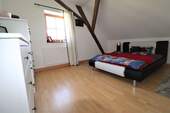Schlafzimmer - Etagenwohnung mit 79,50 m² in Rottenburg an der Laaber zur Miete