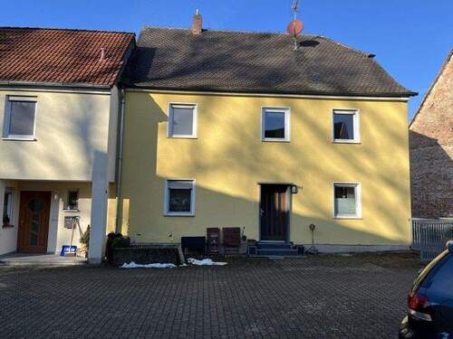 Hausansicht Hof - 6 Zimmer Reihenendhaus zum Kaufen in Erlangen