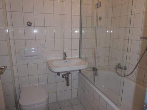Bad mit Wanne - 