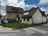 Hausansicht-Laden.jpeg - Dreifamilienhaus mit mehreren Nebengebäuden, sehr viel Nutzungsmöglichkeiten
