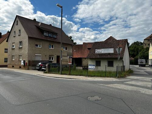 Hausansicht.jpeg - 1 Zimmer Mehrfamilienhaus, Wohnhaus zum Kaufen in Lauf an der Pegnitz