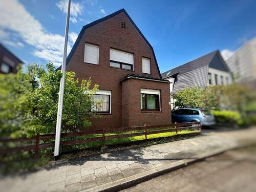 Vorderansicht - 6 Zimmer Mehrfamilienhaus, Wohnhaus zum Kaufen in Delmenhorst