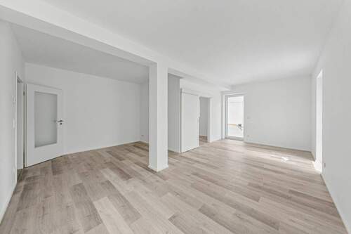 Wohnzimmer Blick auf Balkon & Küche Blick nach Osten - 