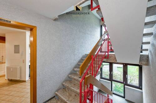 Treppenhaus - Etagenwohnung mit 69,00 m² in Stuttgart Botnang zum Kaufen