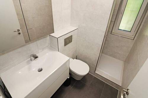 Duschbad mit Regendusche EG - 