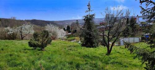 Grundstück - Wohnbaugrundstück mit Ausblick in attraktiver Hanglage !