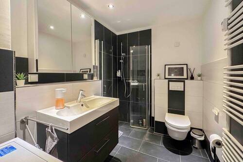 Badezimmer mit Dusche - 