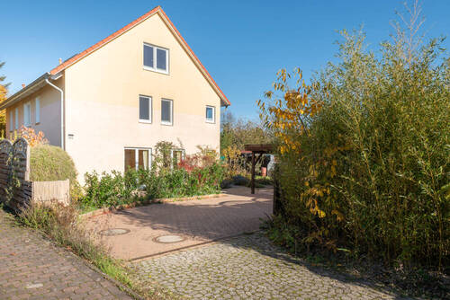 Zufahrt - 7 Zimmer Einfamilienhaus zum Kaufen in Hannover / Davenstedt