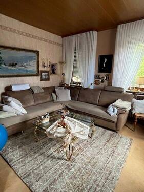 Wohnzimmer der 3 ZKB-WE im 1. OG - 