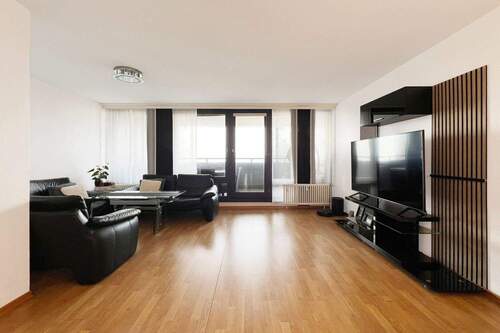 Wohnzimmer - 3 Zimmer Etagenwohnung zum Kaufen in Stuttgart