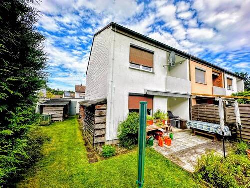 Terrasse-mit-Markise.jpeg - Charmantes Reiheneckhaus mit wunderschönem Garten, Garage und Stellplatz