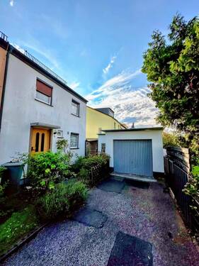 Zufahrt.JPG - 5 Zimmer Mehrfamilienhaus, Wohnhaus zum Kaufen in Lauf an der Pegnitz