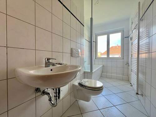 Tageslichtbad mit Wanne - 