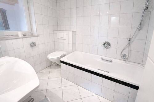 Badezimmer Erdgeschoss - Einfamilienhaus mit 143,60 m&sup2; in Langenneufnach zum Kaufen