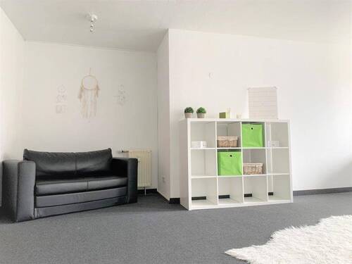 Sitz und Abstellmöglichkeiten im Zimmer - 